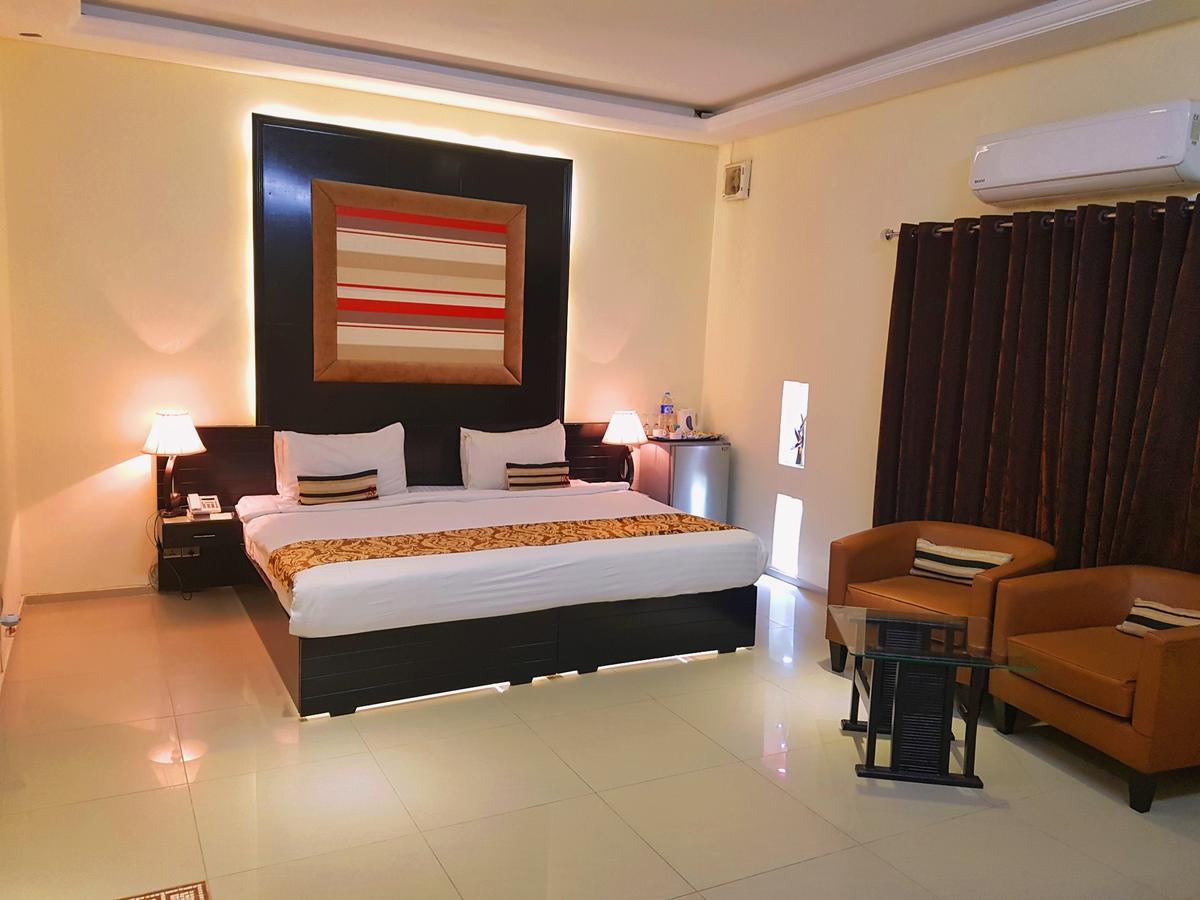 Hotel Grand Enclave Lahaur Zewnętrze zdjęcie
