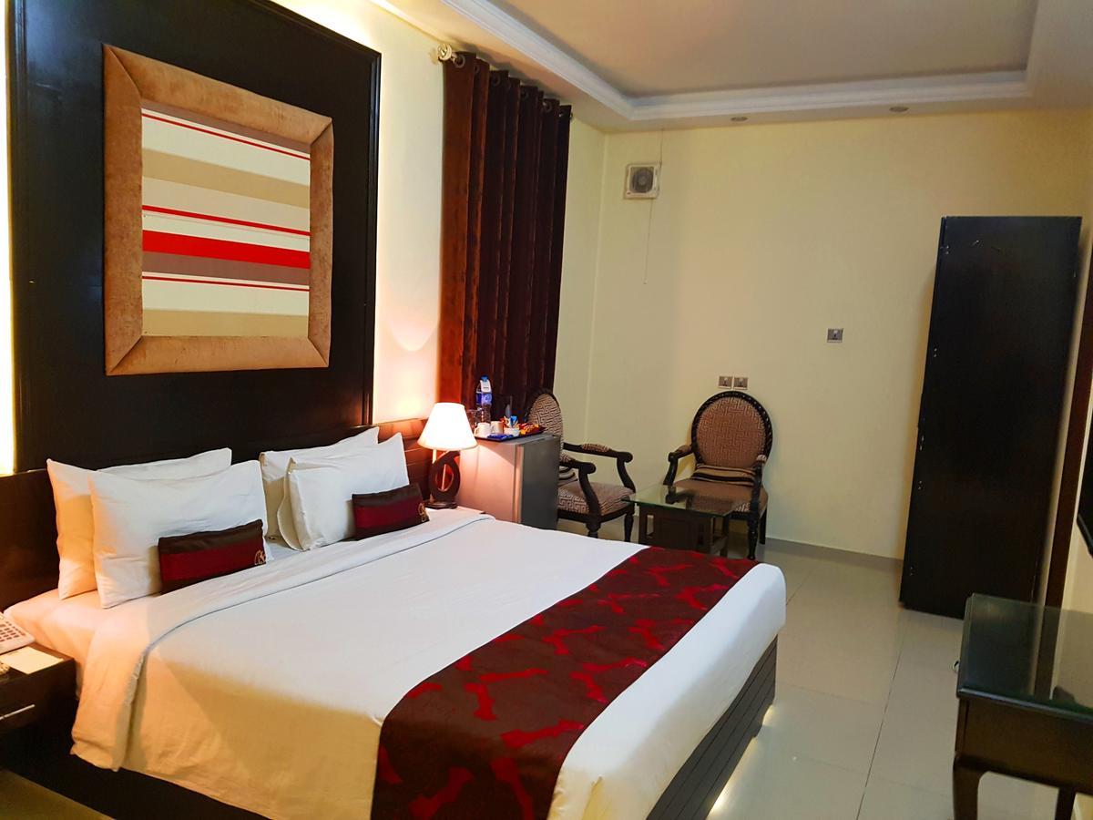 Hotel Grand Enclave Lahaur Zewnętrze zdjęcie