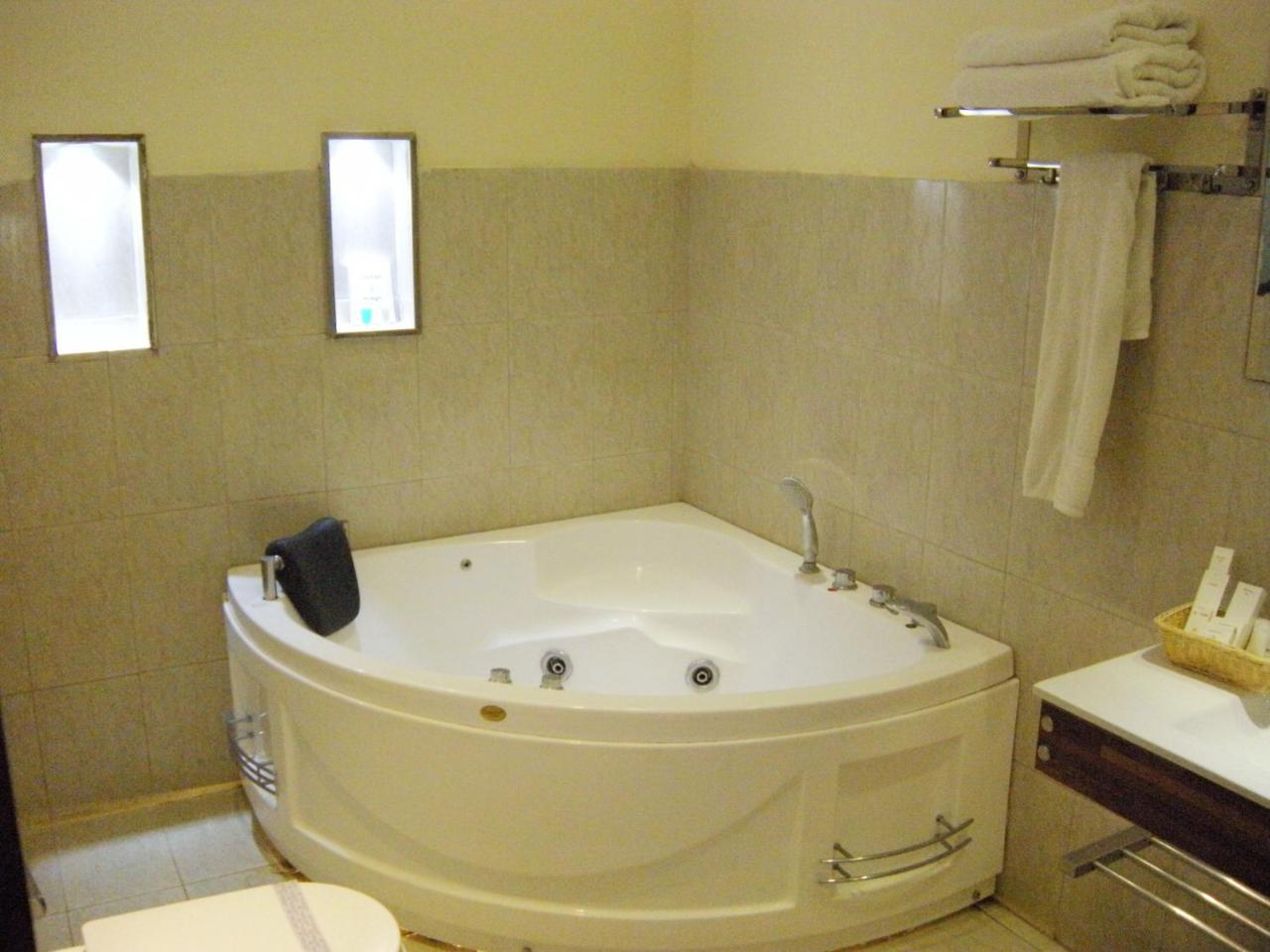Hotel Grand Enclave Lahaur Zewnętrze zdjęcie